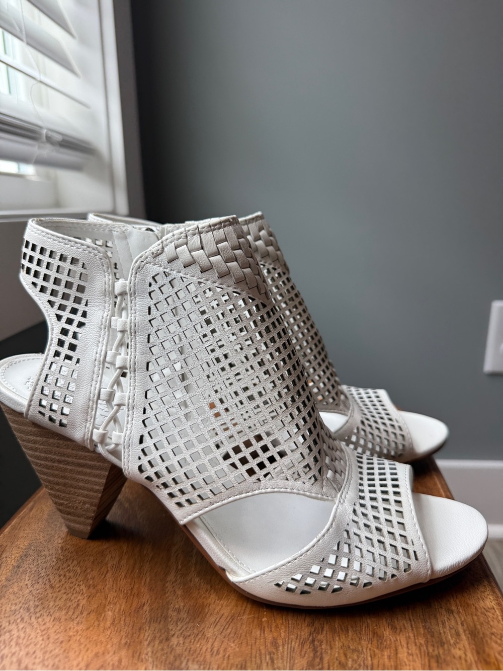 Vince Camuto White Laser-Cut Open-Toe Block Heel Sandals. NEW